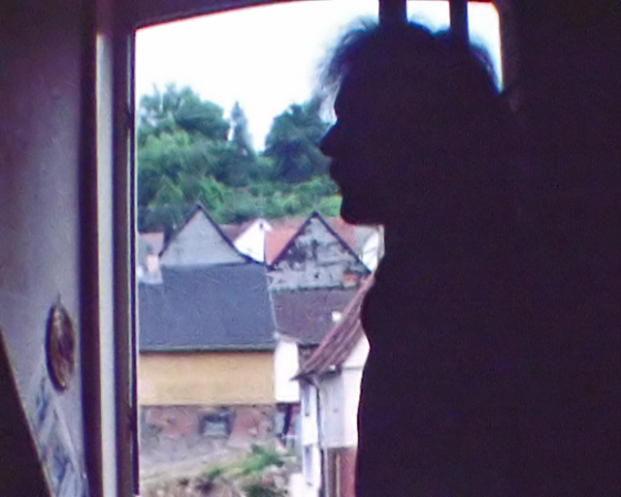 1980 Super8-Kurzeck-0468-Peter am Fenster-B560 1980 Super8-Kurzeck-0468-Peter am Fenster-B560