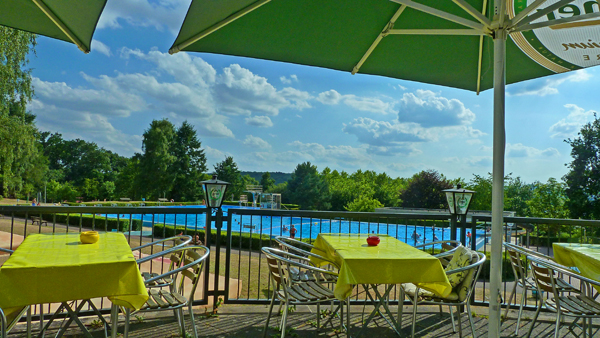 P1010937-Lollarer Waldschwimmbad von der Terrasse des Schwimmbad Cafés-B600 P1010937-Lollarer Waldschwimmbad von der Terrasse des Schwimmbad Cafés-B600