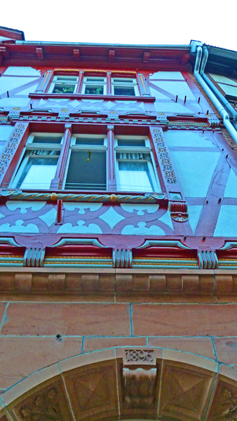 P1010975-Haus Dern-Jahreszahl-H600