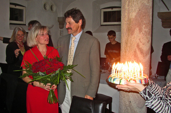 P5251508-Jutta wird gerade 50 - Kuchen mit Kerzen (2003)-560 P5251508-Jutta wird gerade 50 - Kuchen mit Kerzen (2003)-560