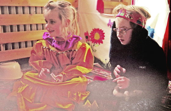 93-img511-Kila 1993 - Fasching-zwei Mädchen, pse7, corel, sharpen, High Key, impaint-560 93-img511-Kila 1993 - Fasching-zwei Mädchen, pse7, corel, sharpen, High Key, impaint-560