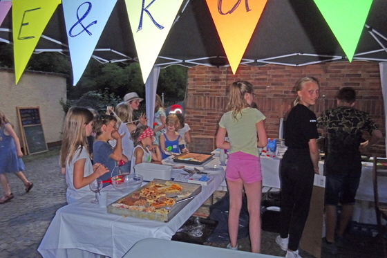 DSC01421-Kuchenverkauf-560 DSC01421-Kuchenverkauf-560