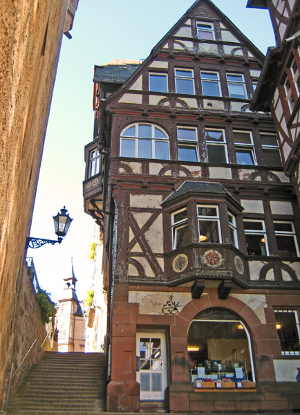 IMG_9129-Antiquariatshas - mit Treppe zum Markt-560