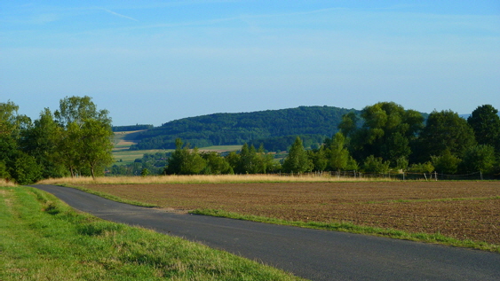 P1020128-Landschaft hinter Staufenberg-5-560