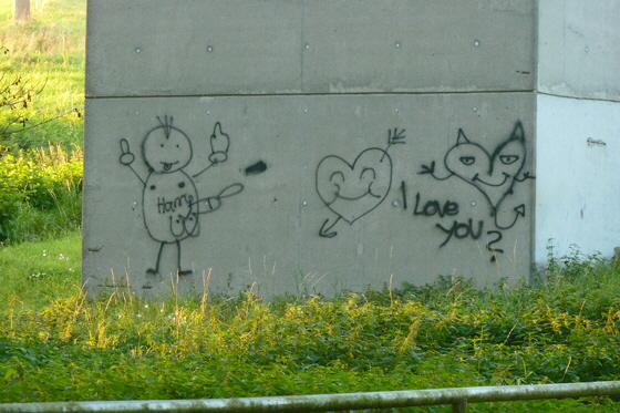 P1070004-Kunstwerk unter der Autobahnbrücke-560 P1070004-Kunstwerk unter der Autobahnbrücke-560