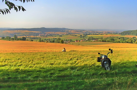 P8202244-Hase + Moped Blick Richtung Frauenberg-sharpen-denoise-color5-560 P8202244-Hase + Moped Blick Richtung Frauenberg-sharpen-denoise-color5-560